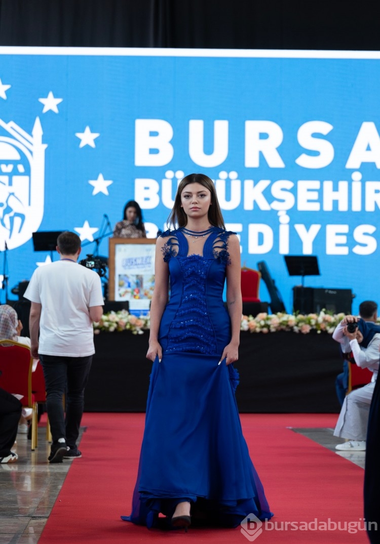 Osman Akar Ajans ve BUSMEK'ten Göz Kamaştıran Yıl Sonu Defilesi