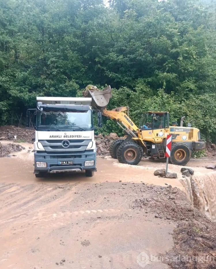 Trabzon'da sağanak; 5 mahalle yolunu giriş-çıkışını engelledi