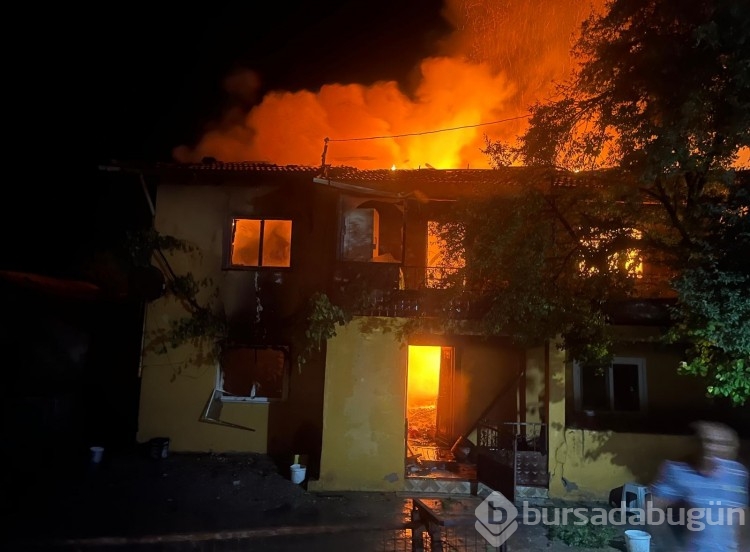 Yaşlı kadının 2 katlı evi alevlere teslim odu! 