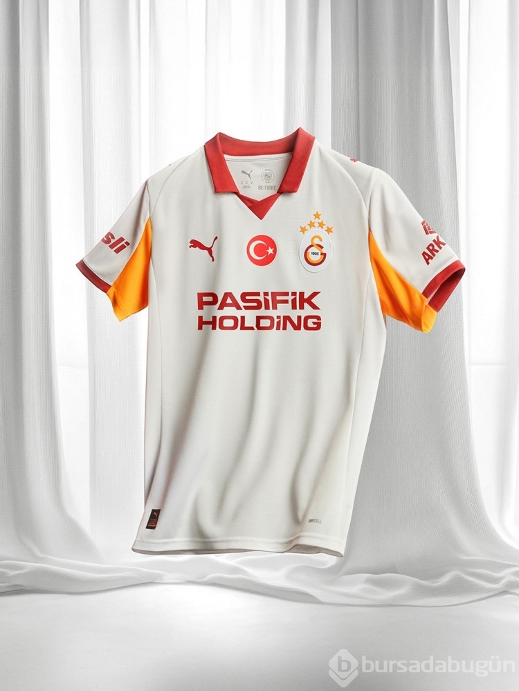Galatasaray'ın yeni sezon formaları taraftarın beğenisine sunuldu
