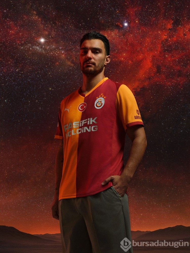 Galatasaray'ın yeni sezon formaları taraftarın beğenisine sunuldu