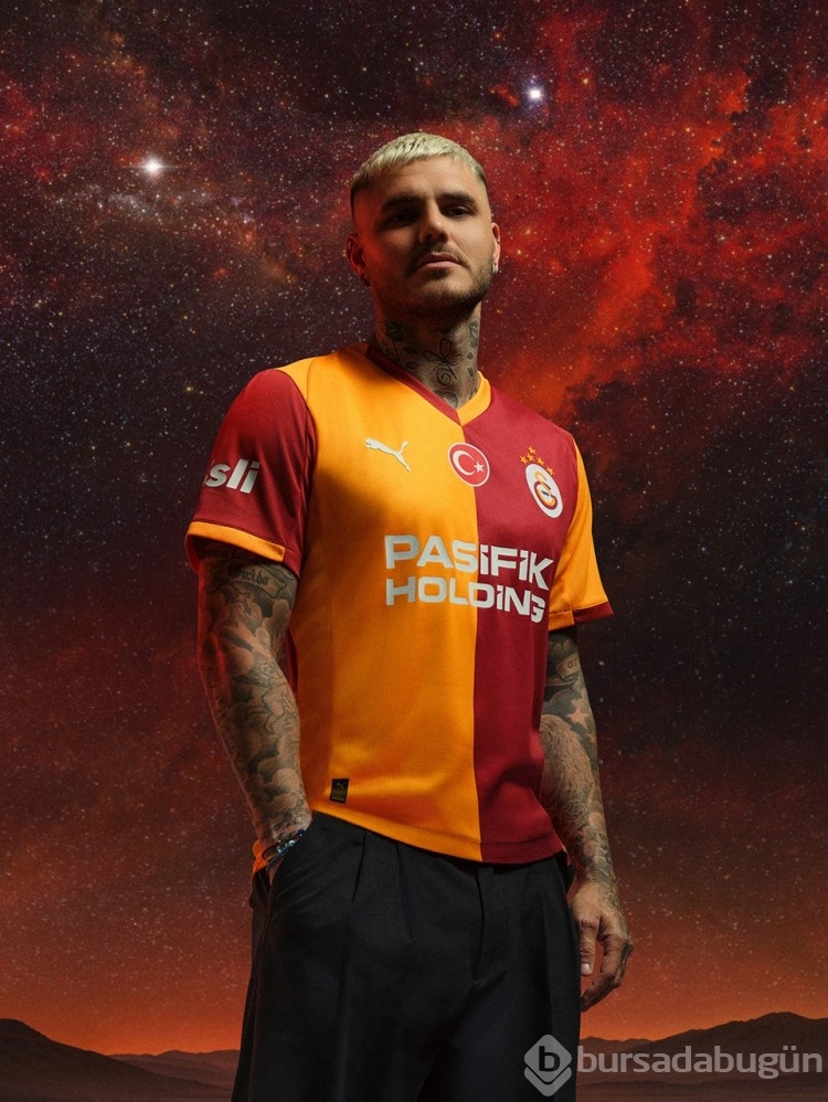Galatasaray'ın yeni sezon formaları taraftarın beğenisine sunuldu