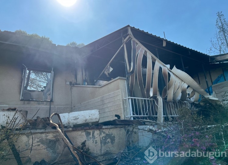 40 yıllık hatıraları küle döndü