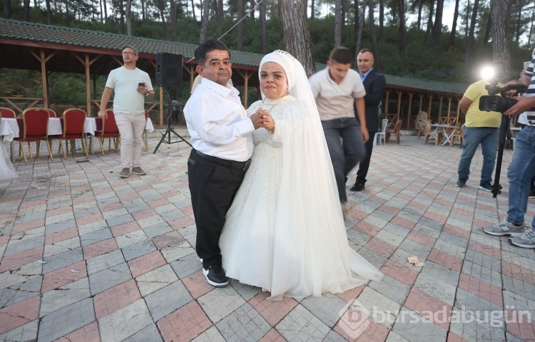 Boyları küçük aşkları büyük! 21yıl sonra evlilikle taçlandı...