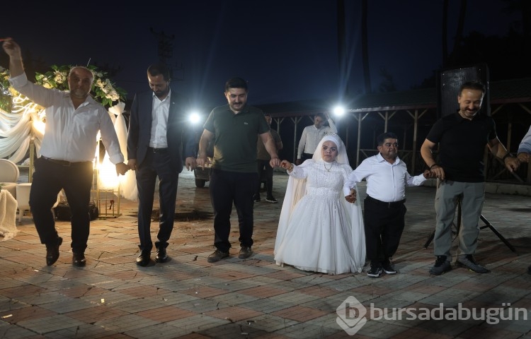 Boyları küçük aşkları büyük! 21yıl sonra evlilikle taçlandı...