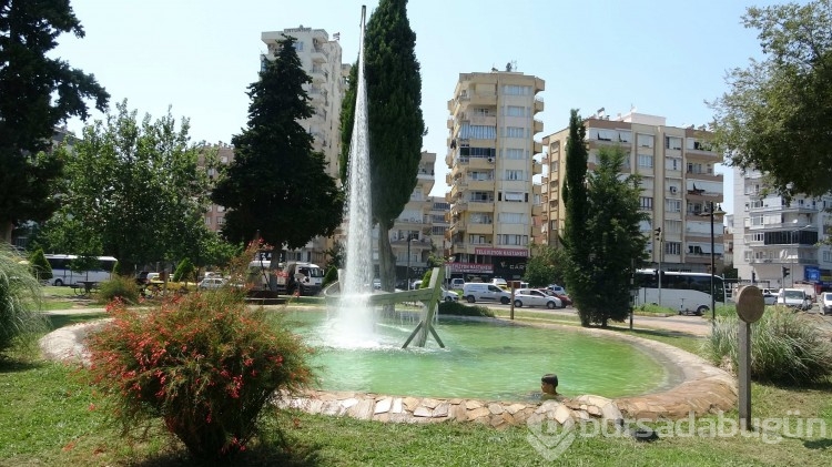 Sıcak hava tehlikeyi göz ardı etti! Çocuklar ve hayvanlar aynı yerde serinledi...