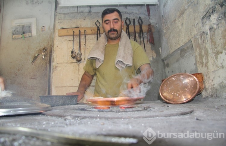 Ateşle birleşen zanaat! 200 derece sıcakta alın teri...