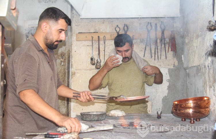 Ateşle birleşen zanaat! 200 derece sıcakta alın teri...
