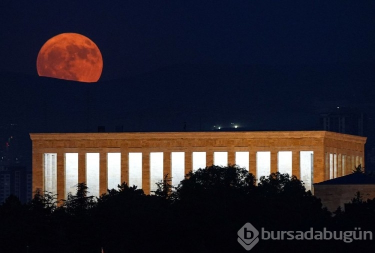 O ana şahitlik edenler şanslı! Büyüleyici dolunaydan görüntüler... 