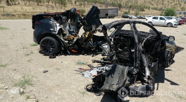 Tesla 2 can aldı! Otomobilin son hali görenleri dehşete düşürdü...