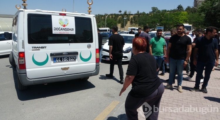 Tesla 2 can aldı! Otomobilin son hali görenleri dehşete düşürdü...