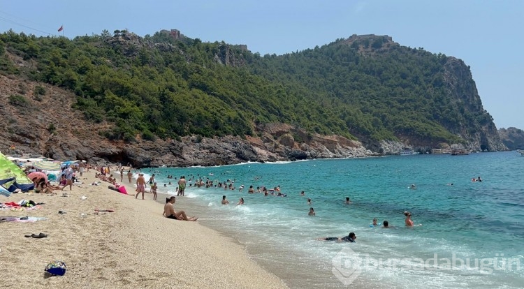 Serinlemek isteyen turistler soluğu orada aldı
