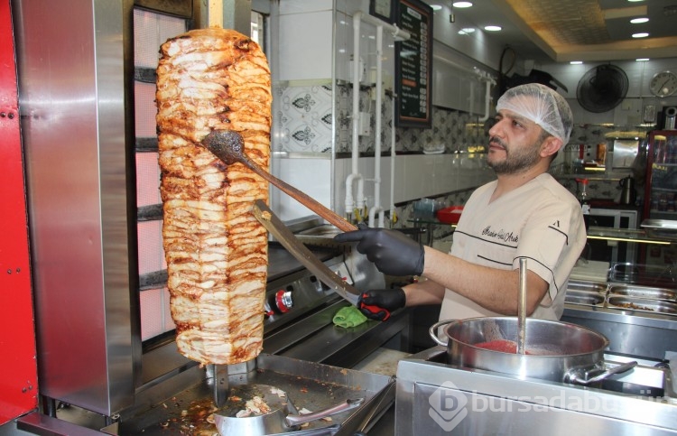 Sıcaklık dayanılmaz hale geldi! Emekçiler zor anlar yaşıyor...