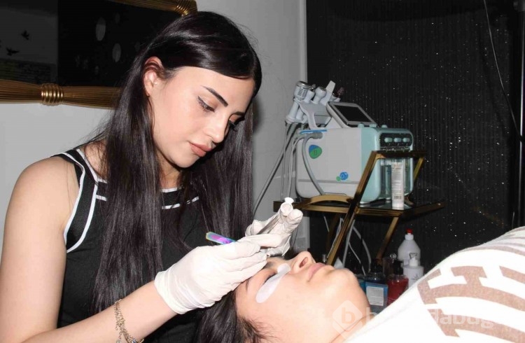 Yeni nesil estetik çılgınlığı: Güzelleşmek mi, tek tipleşmek mi?