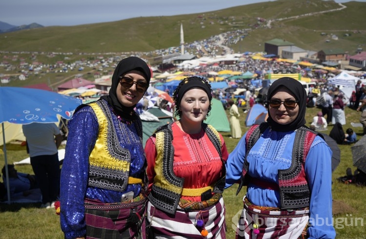  Karadeniz'in eşsiz yaylasında büyük coşku! Bu yıl da binlerce kişi toplandı...