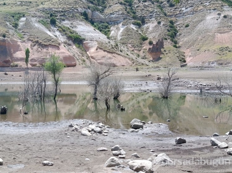 Baraj kapağı açıldı, tarihe gömülen köy ortaya çıktı