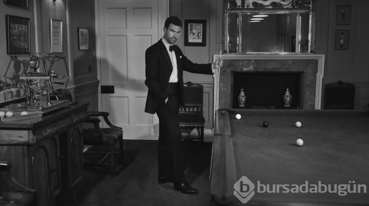 Zarafetin ve ustalığın buluşması: Theo James, Church's 2025 sonbahar-kış kampanyasında!