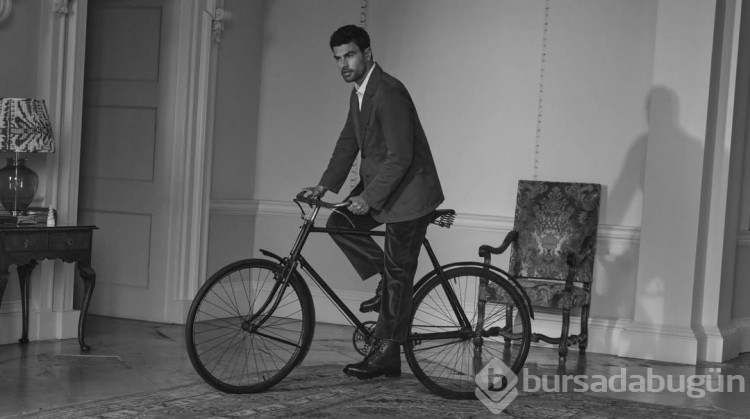 Zarafetin ve ustalığın buluşması: Theo James, Church's 2025 sonbahar-kış kampanyasında!