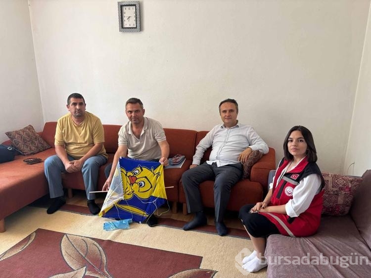 Uçurtma can yaksada, kaymakam sevindirdi