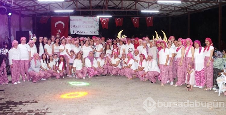 Şalvarlı kadınlar mahalleyi coşturdu!