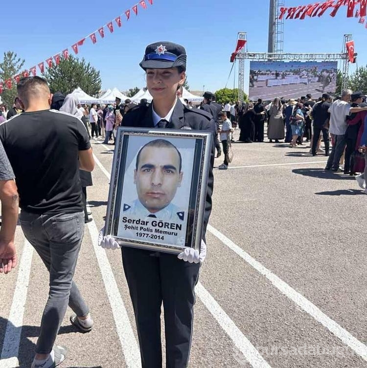 Şehit babasını yalnız bırakmadı!
