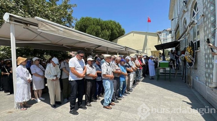 Ölen kadının tabutunu hemcinsleri taşıdı!