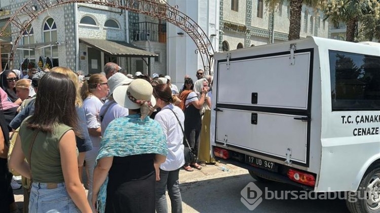 Ölen kadının tabutunu hemcinsleri taşıdı!