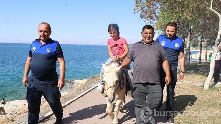 Zabıtalar çocukları sevindirdi