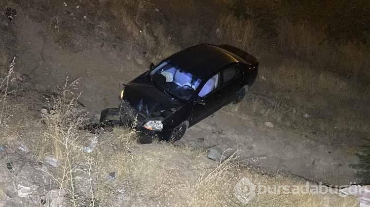 Elazığ'da şarampole düşen otomobilde yaralılar var