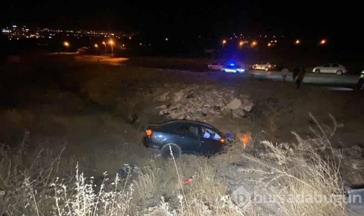 Elazığ'da şarampole düşen otomobilde yaralılar var