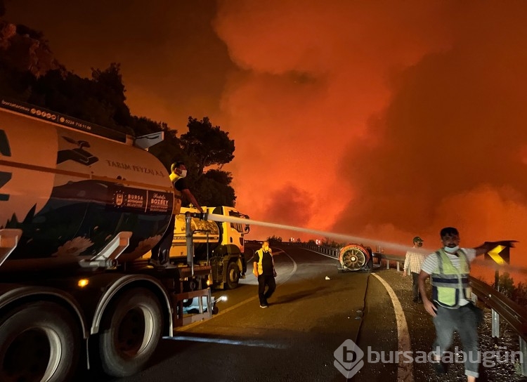 Bursa'da kıyamet günü gibi bir gece! Yangın anından görüntüler