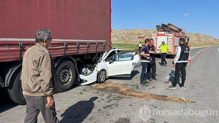 Kaza sonrası tutanak tutulurken tır kayarak araçlara çarptı!
