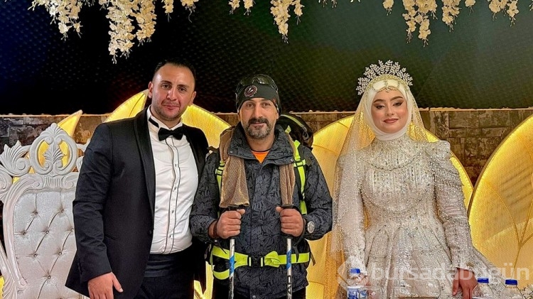 Dağcı kıyafetiyle düğüne katıldı