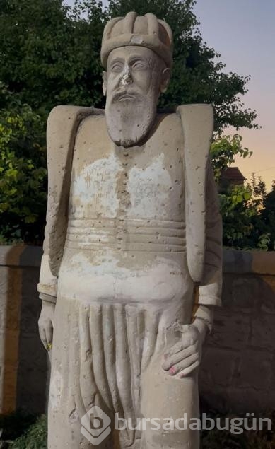 Mimar Sinan'ın doğup büyüdüğü mahallede heykeline beklenmedik şeyler yapıldı