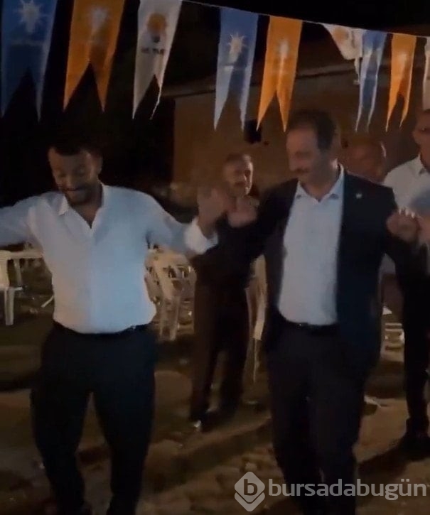 Bursa yanarken AKP'li vekil köyde halay çekti!