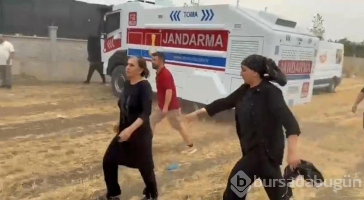 Kaçak yapıları yıkıldı, kendilerini yakmaya çalıştılar!
