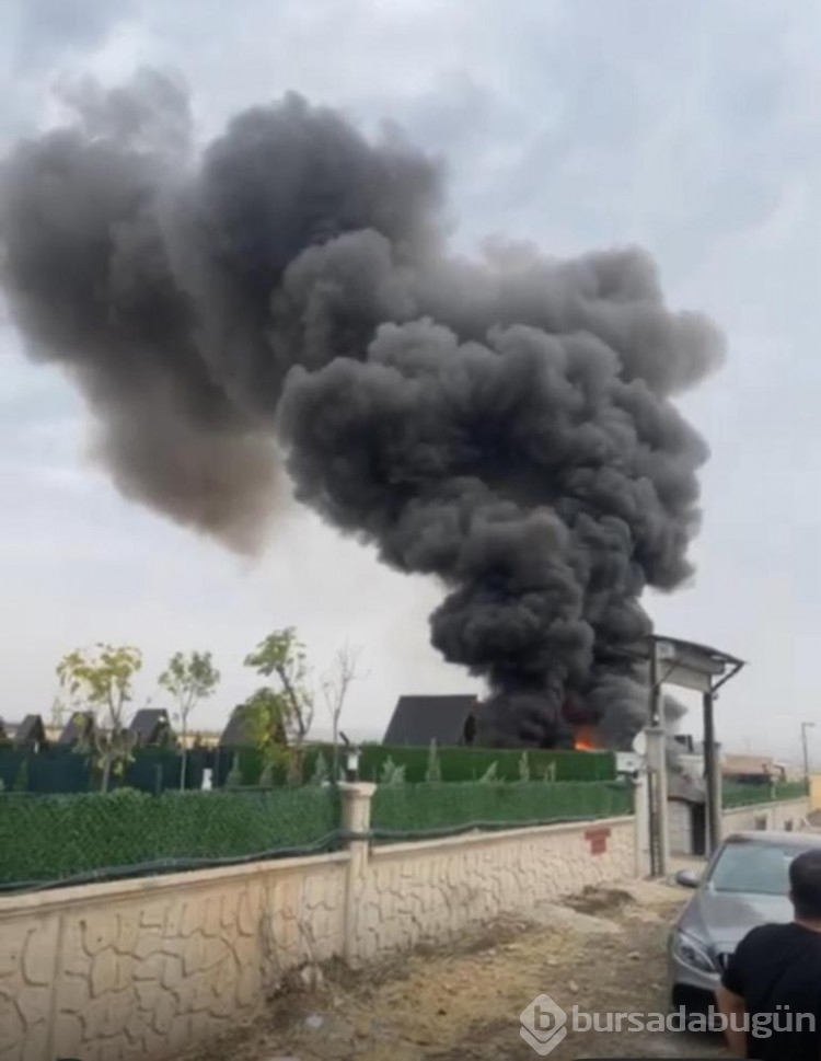 Kaçak yapıları yıkıldı, kendilerini yakmaya çalıştılar!