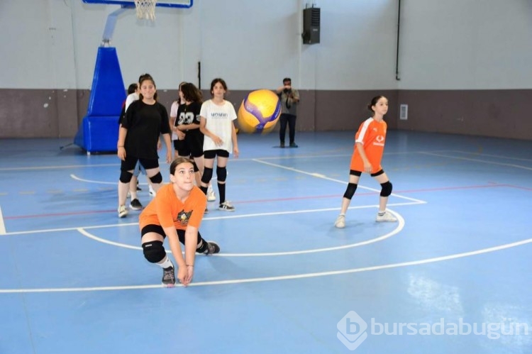 Bin 350 çocuk yaz okullarında hem eğleniyor hem öğreniyor