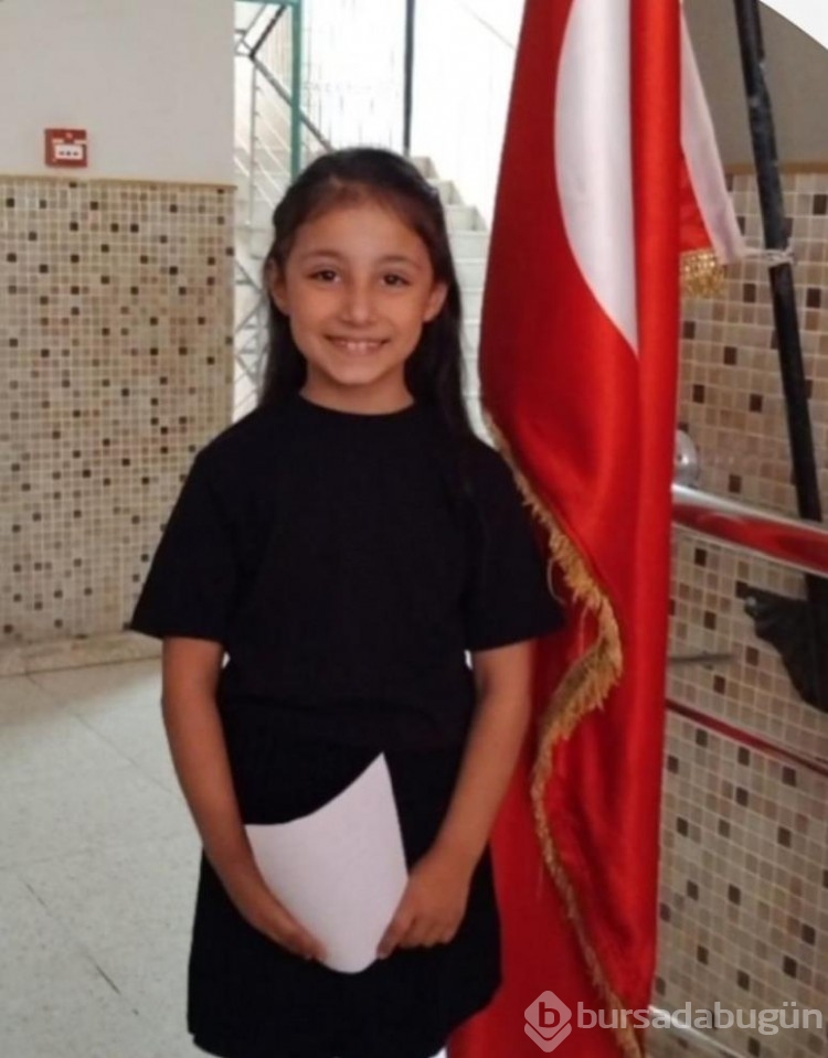 Cinnetin bıraktığı acı: Anne ve kızı yan yana, baba ayrı noktaya defnedildi