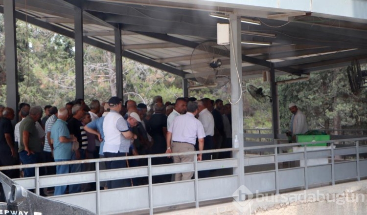 Cinnetin bıraktığı acı: Anne ve kızı yan yana, baba ayrı noktaya defnedildi