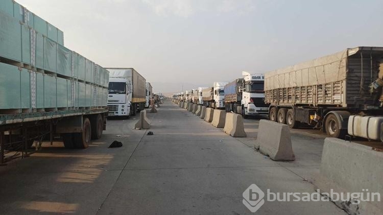 Silopi'de hava sıcaklığı tır şoförlerini zorladı!