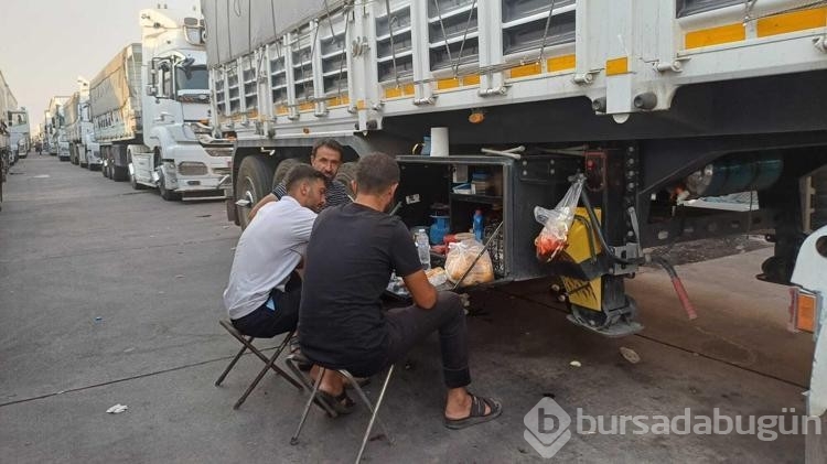 Silopi'de hava sıcaklığı tır şoförlerini zorladı!