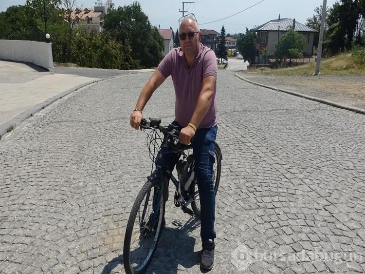 İşe giderken kolaylık olsun diye bisikletini motorlu hale getirdi