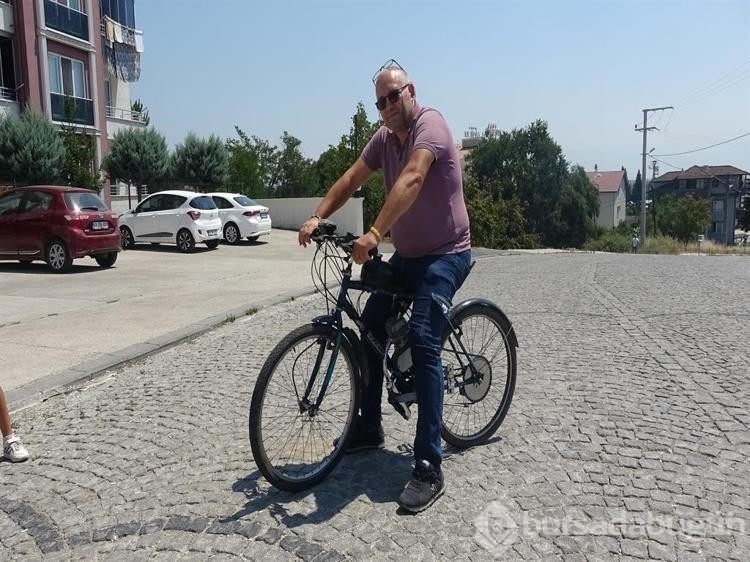 İşe giderken kolaylık olsun diye bisikletini motorlu hale getirdi