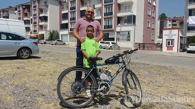 İşe giderken kolaylık olsun diye bisikletini motorlu hale getirdi