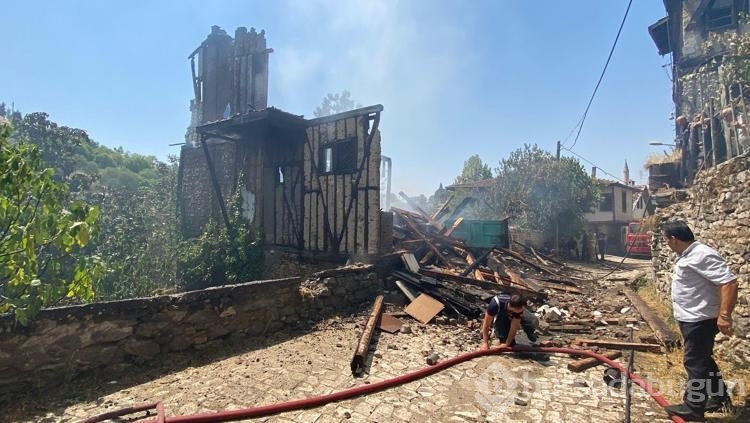 Safranbolu'da tarihi konak yangında kullanılamaz hale geldi!