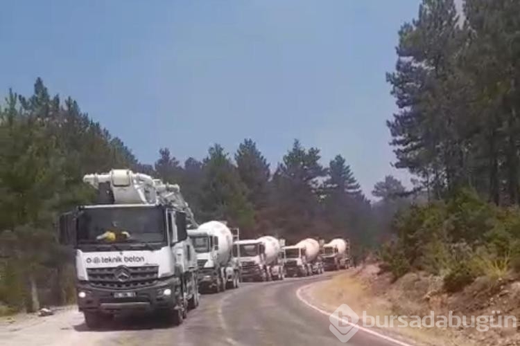 Beton arabasıyla alevlere su sıktılar!
