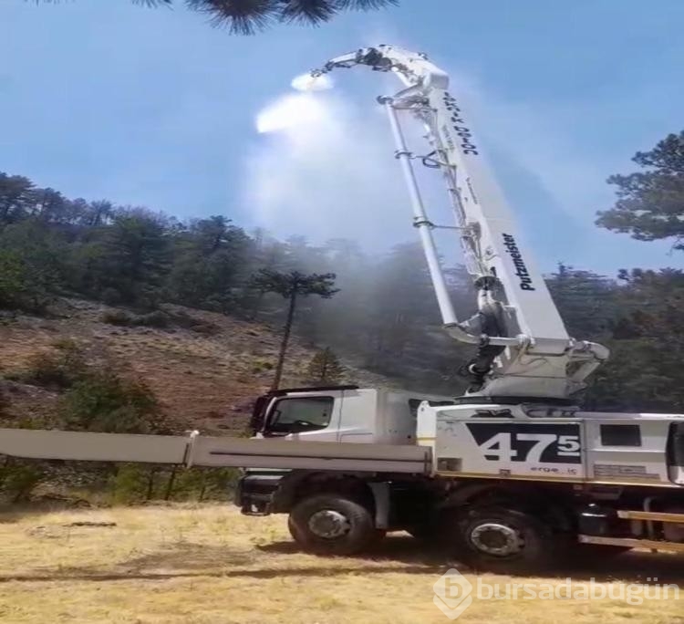 Beton arabasıyla alevlere su sıktılar!
