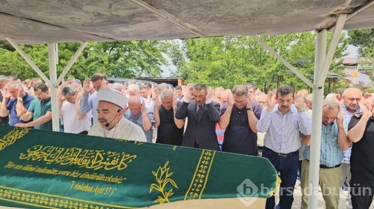 Gazeteci Cem Küçük' ün babası son yolculuğuna uğurlandı!