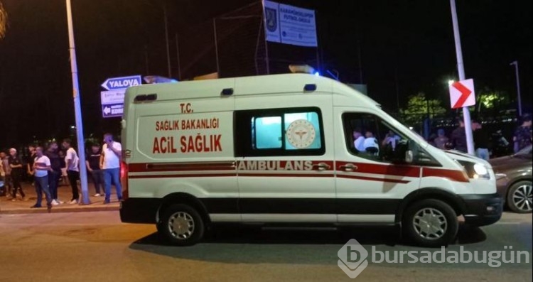 Husumetli olduğu adamı eşinin önünde öldürdü